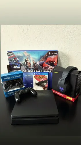PS4 SLIM 500GB + 2 CONTROLES+ GOD OF WAR + ACESSÓRIOS
