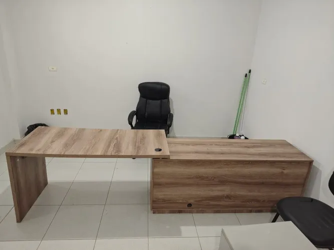 Vendo Birô e cadeira semi novos!