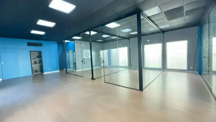 Excelente Prédio Comercial na Vila Adyana, em avenida movimentada para Locação em São José