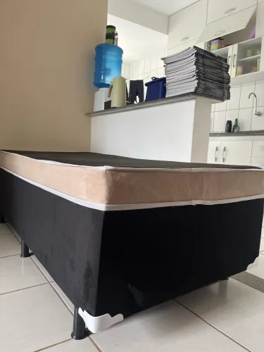 Cama de solteiro seminova