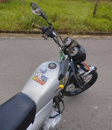 Dafra 100 cc top demais com capacete novo Vender logo 