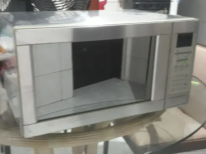 Micro-ondas prateado