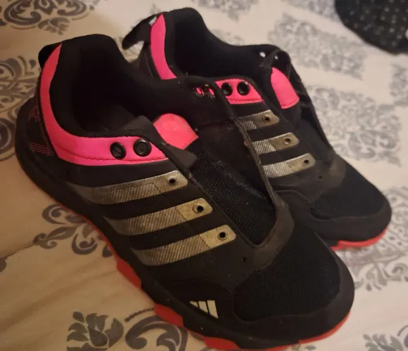 Tênis feminino adidas kanadia tr7