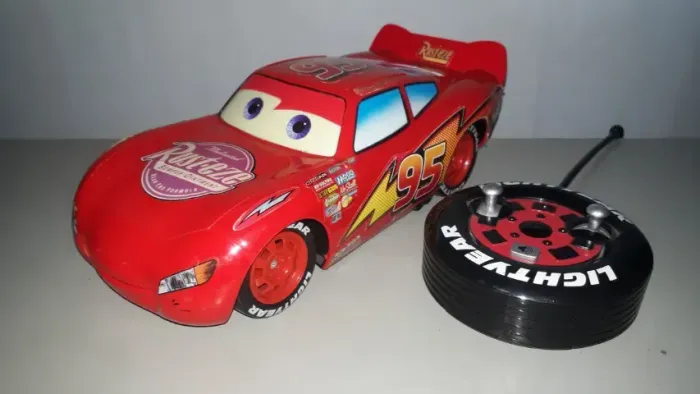 Carro Relâmpago McQueen de radio controle (promoção)