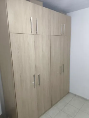 Guarda-roupa 4 portas com maleiro de 4 portas