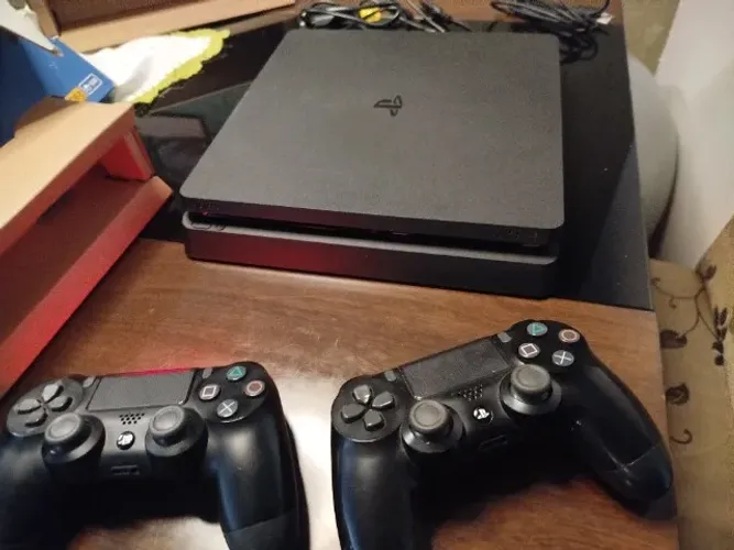 Vendo PS4 usado em bom estado