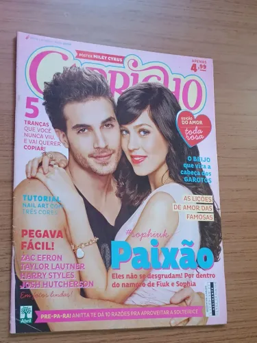 REVISTA CAPRICHO EDIÇÃO DO AMOR COM PÔSTER DE MILEY CYRUS, EDIÇÃO  1176, 02/06/2013.