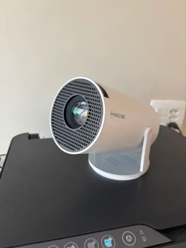 Projetor portátil magicube 4k, usado poucas vezes