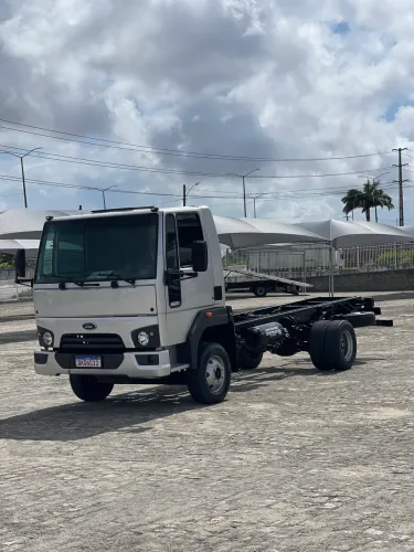 Ford 1119 2015 - Via Truck 
