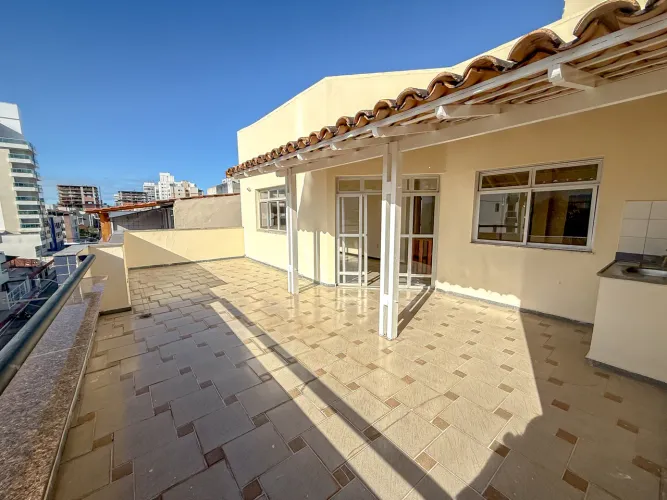 Cobertura de 4 quartos sendo 1 suite à venda na praia do morro