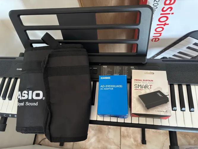 Teclado Casio CT - S200BK + suporte + pedal