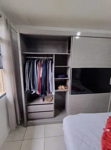 Guarda roupa, cinza, com porta de correr