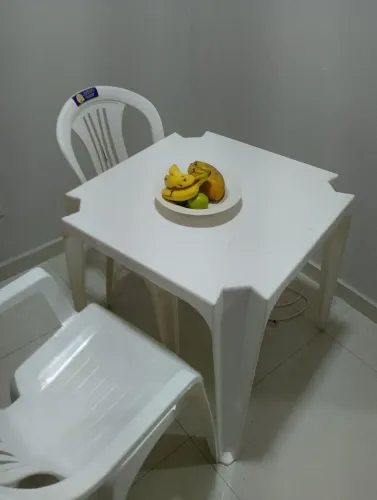Mesa e cadeira