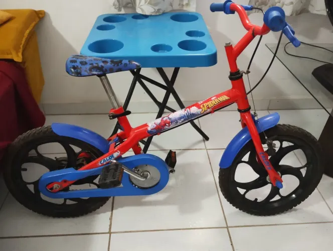 Vendo bicicleta Caloi para criança modelo homem aranha aro 16 com as rodinhas.
