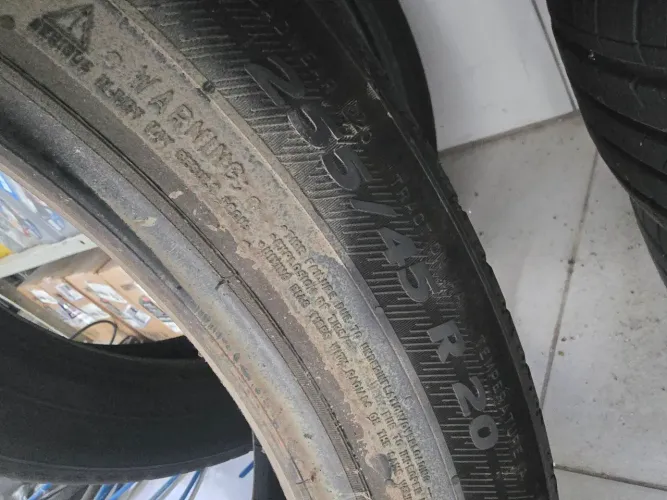 Pneu 255/45/20 Michelin