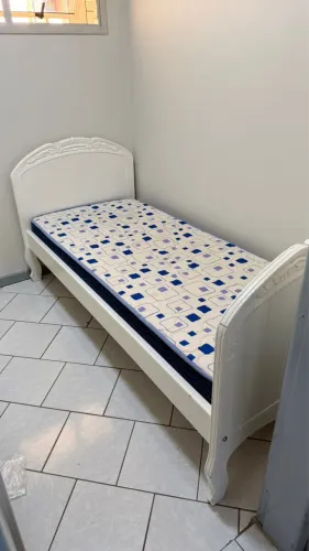 Vende-se: Cama infantil + Colchão 