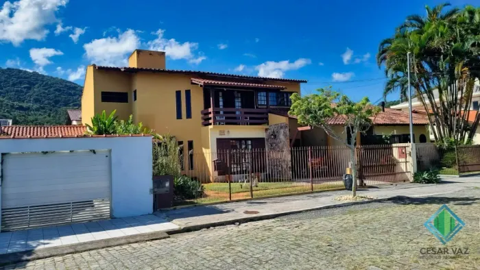 Apartamento para venda com 186 metros quadrados com 6 quartos em Itacorubi - Florianópolis