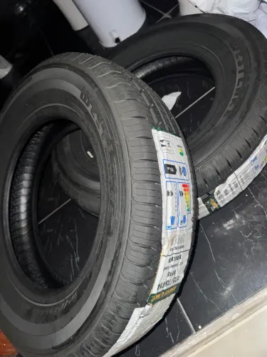 Vendo Par de Pneus Aro 14 NOVO 
