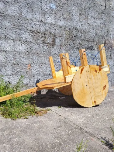 Artet's com palete e pinus, móveis rusticos 100% artesanal.