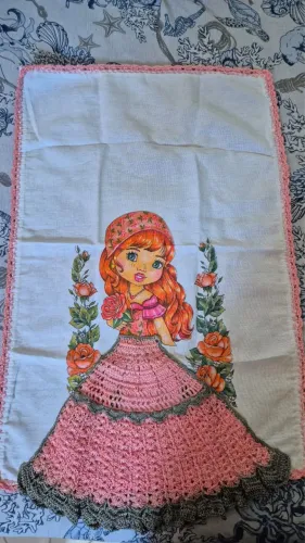 Bonequinha de crochê - pano de prato