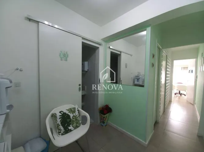 Sala comercial , 27 m², com recepção e banheiro, localizada de frente, em prédio exclusiva