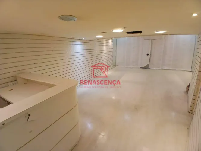 Loja Comercial no Shopping da Gávea.