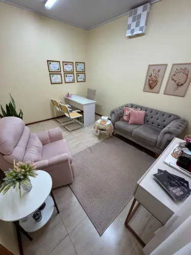 SALA PARA SUBLOCAÇÃO - PERÍODO DA TARDE E NOITE