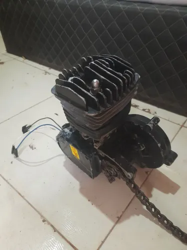 Motor 2 tempos bicicleta motorizada 80cc cor preto tem que amciar 500km troco por uma 50cc