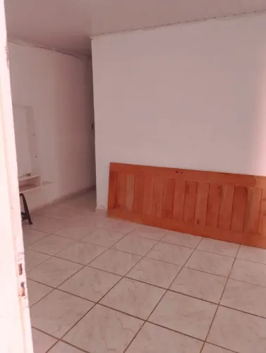Alugo casa