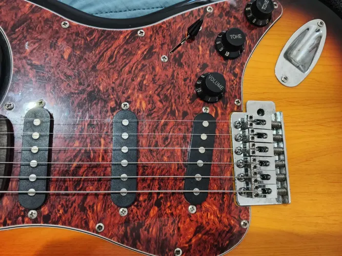 Guitarra + Amplificador + Pedaleira