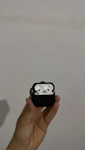 O AirPods 4 com Cancelamento Ativo de Ruído