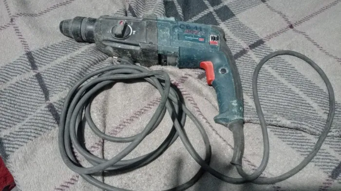 Estou vendendo está furadeira de impacto usada valor 500reais