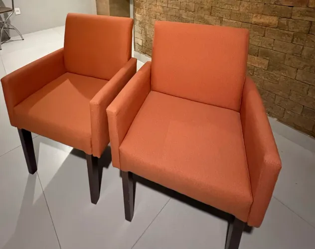 Duas Poltronas Elegantes, Tecido Acquablock, pouquíssimo uso.