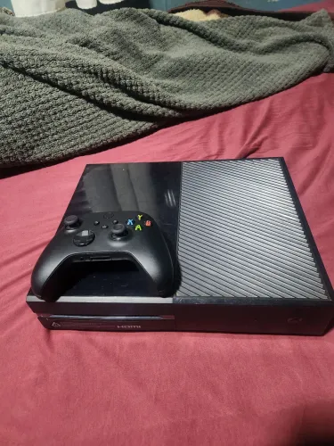Xbox One com controle, excelente!