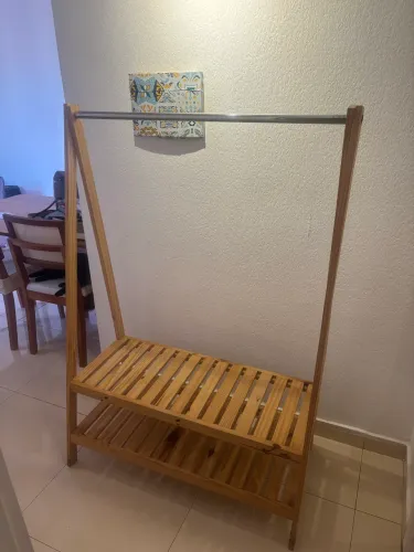 Arara de madeira