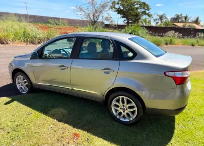 Fiat Grand Siena Essence Dual. 1.6 Flex 16V 2013