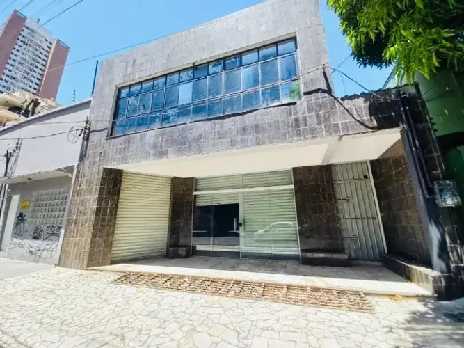 Prédio comercial, 800m², 3vgs na Gentil Bitencourt.