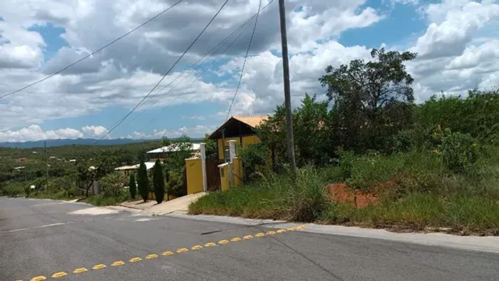 Lote 1.000 m², plano em condomínio fechado, Jaboticatubas.