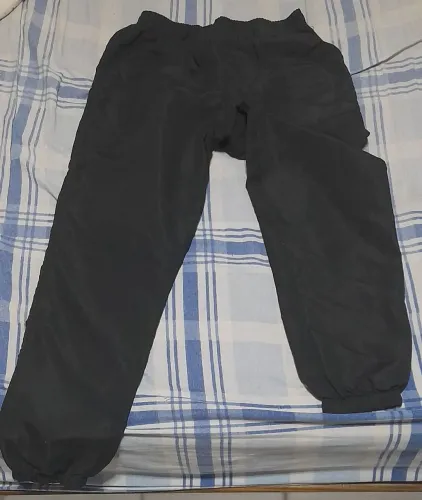 Calça de tecido preta