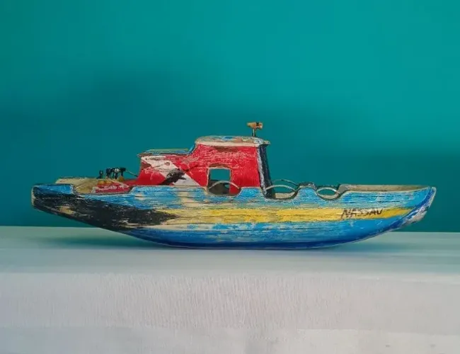 Antigo barco para mergulho esculpido em madeira - Nassau, Bahamas
