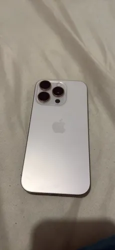 iPhone 16 pro zero apenas 20  vezes carregado 