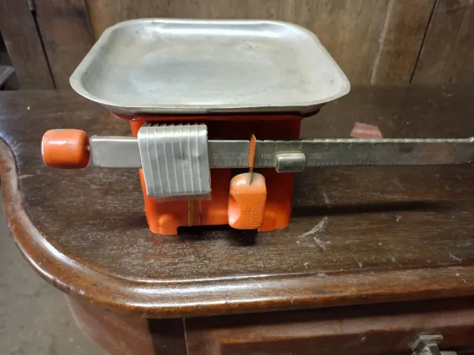 Balança Antiga de Precisão
