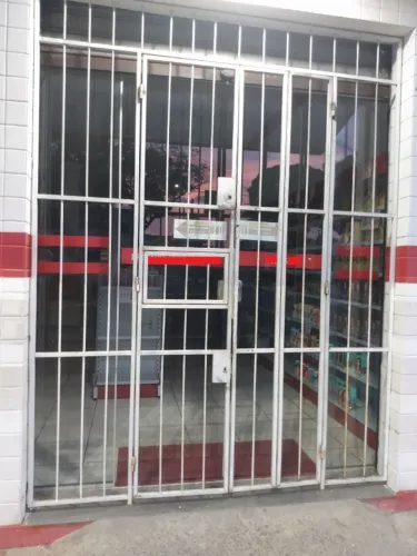Grade de ferro com portão metalon 1,90x2,50m porta comercial, varanda.(avalio troca)