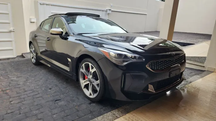 Kia Stinger GT, 3.3 V6 370cv Bi-turbo Launch Edition by Fittipaldi.