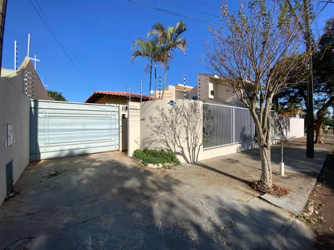 ÓTIMA CASA À VENDA COM 634M² DE TERRENO NA VILA SÃO JOÃO - ARAPONGAS