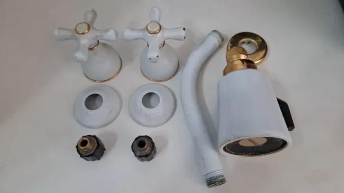 KIT Chuveiro Fabrimar Verano (1999) Branco e Dourado
