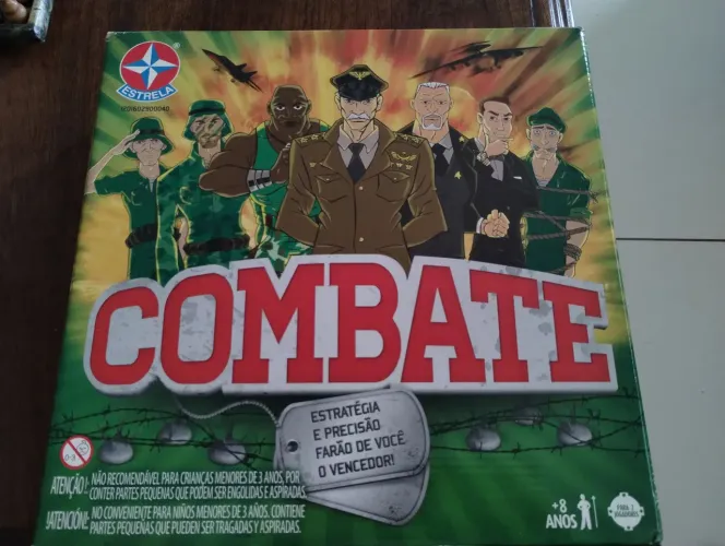 Jogo de tabuleiro Combate - Estratégia e Precisão