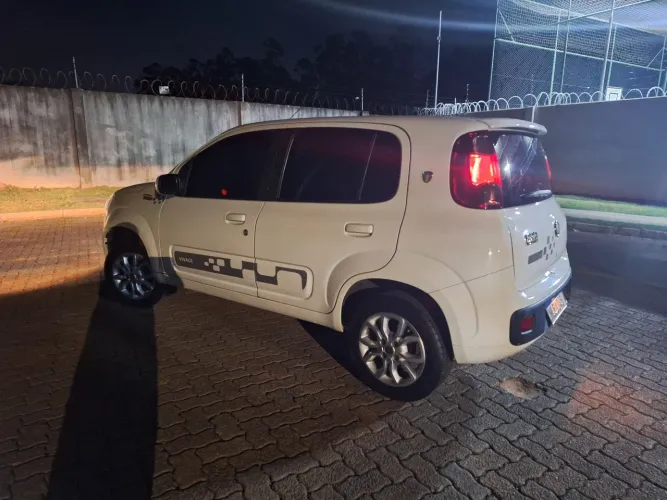 Fiat Uno Vivace/rua 1.0 EVO Fire Flex 8V 5P 2013