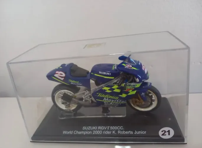 Miniatura 500 cc Suzuki RGV500/Kenny Roberts, Jr. 2000