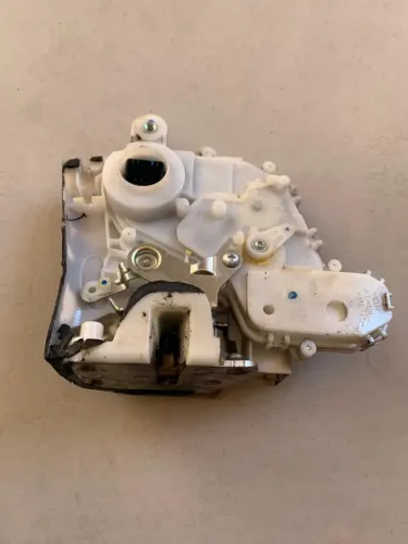 PEÇA TRAVA ELETRICA FIT 2010 COM DEFEITO